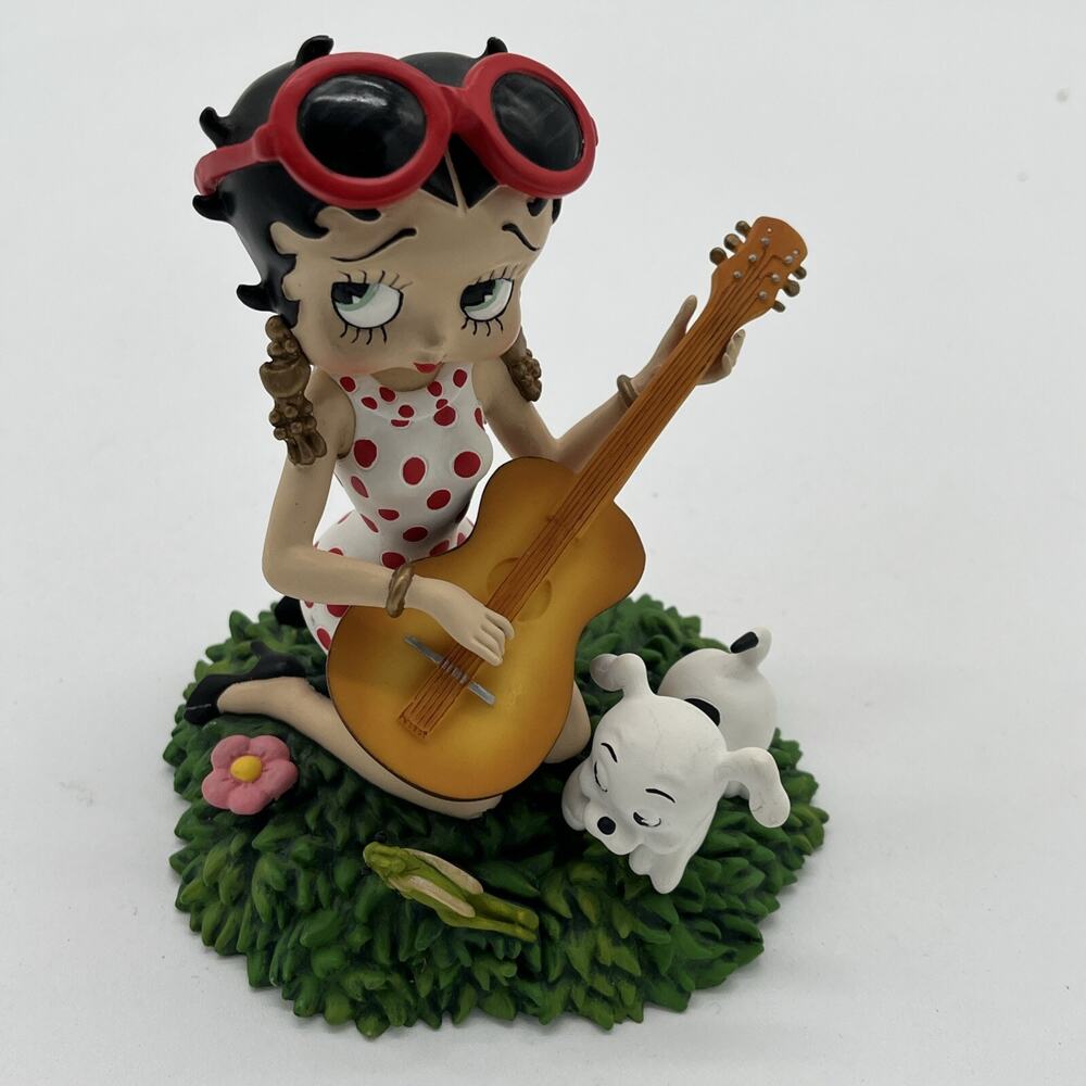 Rare Betty Boop figurine with Guitar & sunglasses Pudgy Dog Westland #6940